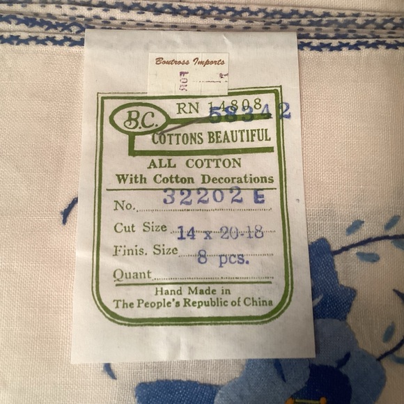 Elegant Vintage Blue Floral appliquéd Table Napkins & Placemats Set of 8 total - Picture 7 of 7